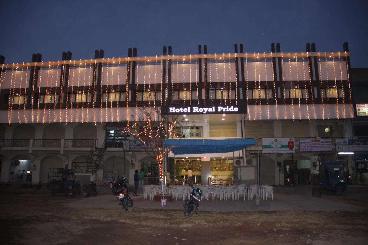 Hotel Royal Pride Ahmedabad Ngoại thất bức ảnh